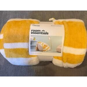 Room Essentials Throw Blanket Yellow White Stripe 50x60 Super Soft